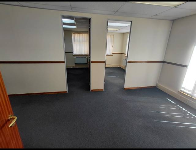 170M² OFFICE TO LET IN LYME PARK